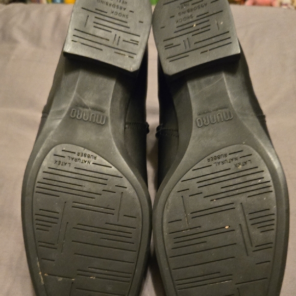 Munro Black Ankle Boots - Picture 6 of 8